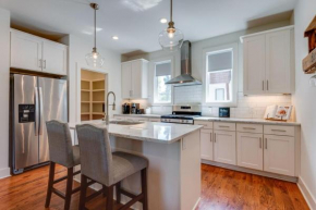 10 Percent OFF New Home Downtown Sleeps 8